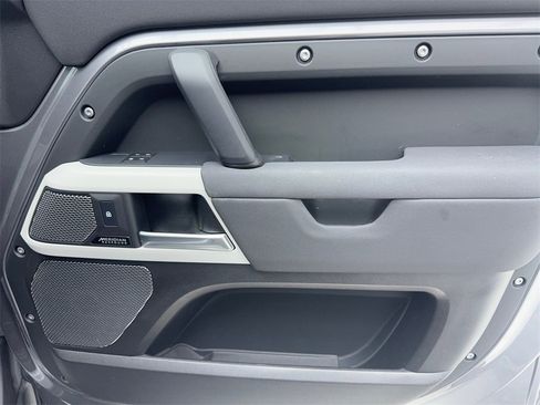 Used 2023 Land Rover Defender 110 SE image 52