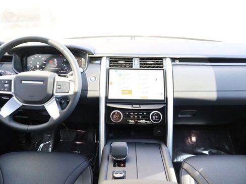 Certified 2025 Land Rover Discovery S AWD/4WD image 25