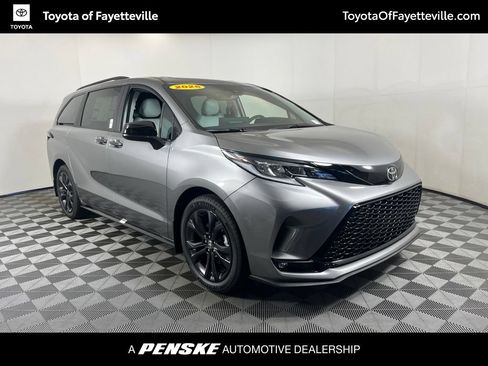 Used 2026 Toyota Sienna XSE FWD image 6