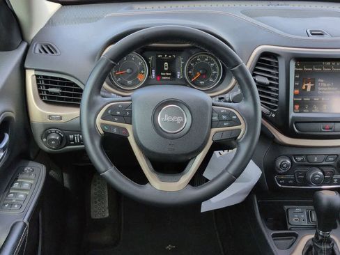 Used 2015 Jeep Cherokee Latitude FWD image 22