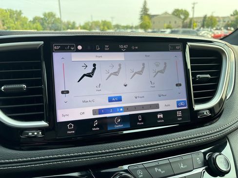 Used 2023 Chrysler Pacifica Touring FWD image 21