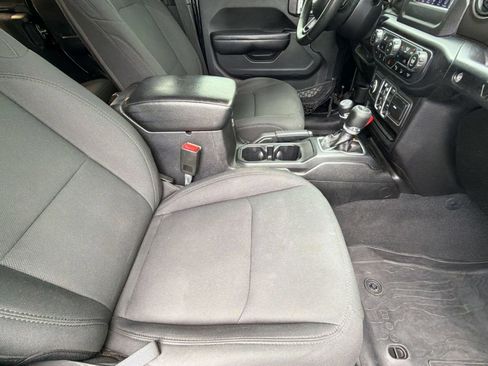 Used 2018 Jeep Wrangler Unlimited Sport S AWD/4WD image 29