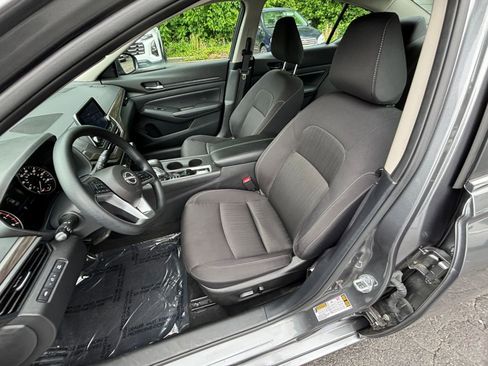 Used 2025 Nissan Altima 2.5 SV FWD image 31