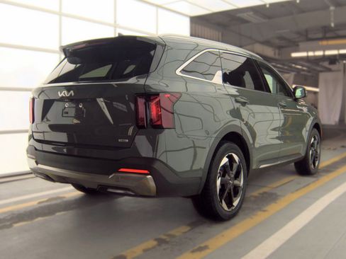 Used 2025 Kia Sorento EX AWD/4WD image 4