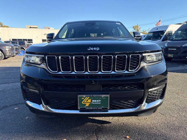 Used 2023 Jeep Grand Cherokee L Limited AWD/4WD image 2