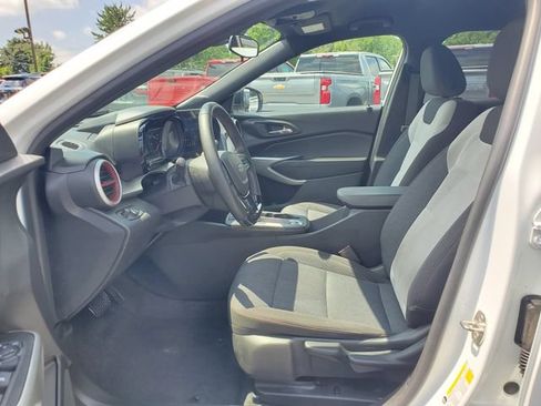Used 2024 Chevrolet Trax RS w/ Driver Confidence Package FWD image 18