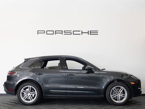 Certified 2025 Porsche Macan AWD/4WD image 8