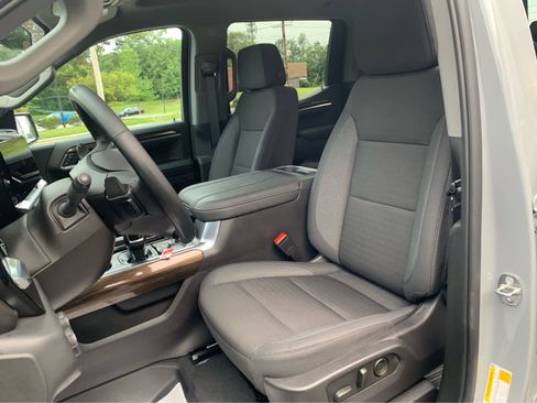 Used 2024 Chevrolet Silverado 1500 LT Trail Boss w/ Convenience Package II image 10