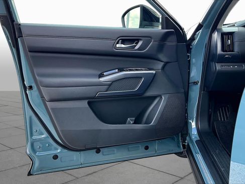 New 2026 Nissan Pathfinder SL FWD image 10