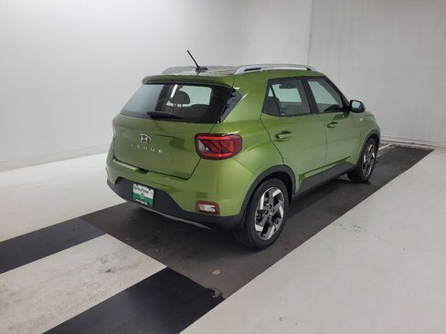Used 2024 Hyundai Venue SEL image 9