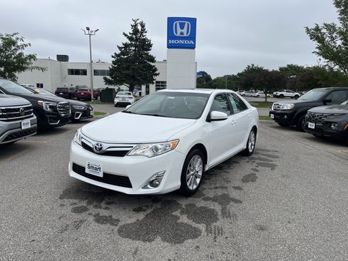 Used 2013 Toyota Camry XLE w/ Convenience Pkg FWD image 1