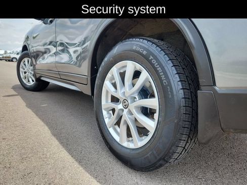 Used 2018 Nissan Rogue SV AWD/4WD image 18