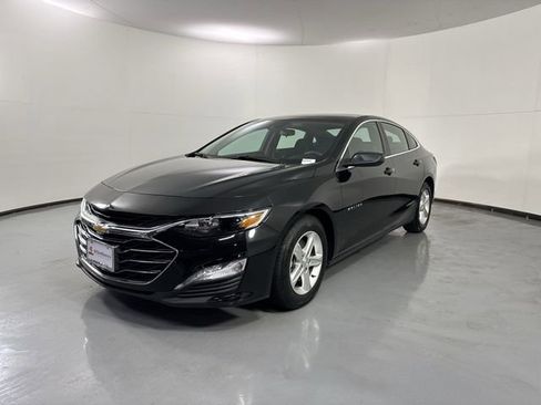 Used 2023 Chevrolet Malibu LT FWD image 2