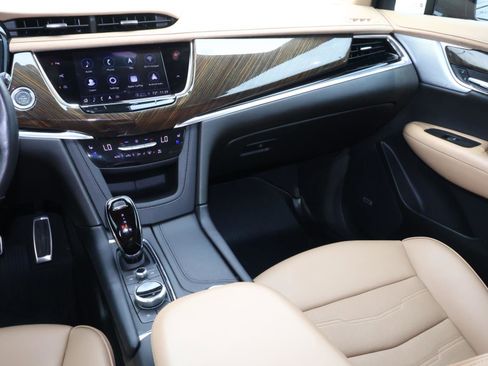 Used 2024 Cadillac XT6 Sport w/ Platinum Package image 17