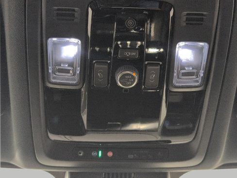 Used 2026 GMC Yukon XL Elevation w/ LPO, Elevation Black Package AWD/4WD image 19