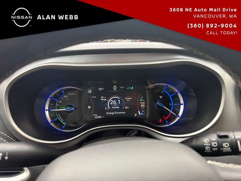 Used 2022 Chrysler Pacifica Touring-L w/ Uconnect Theater Family Group FWD image 13