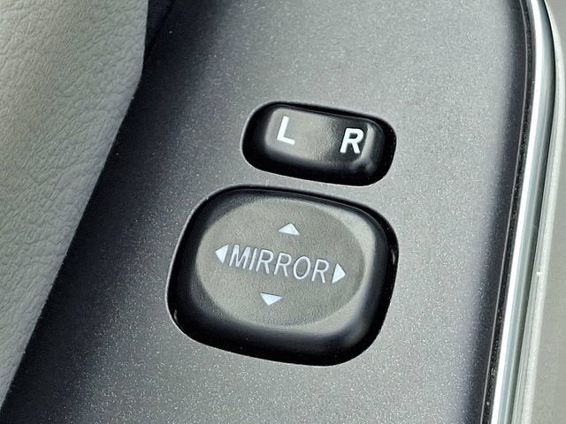 Used 2017 Toyota Camry SE FWD image 16
