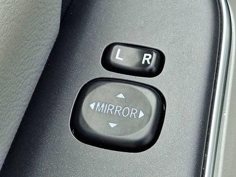 Used 2017 Toyota Camry SE FWD image 16