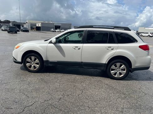 Used 2011 Subaru Outback 2.5i Premium w/ Popular Equipment Group 1A AWD/4WD image 5