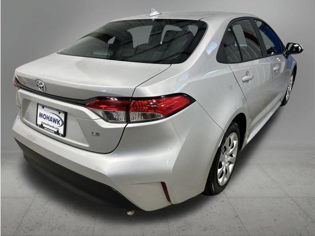 Used 2025 Toyota Corolla LE FWD image 5