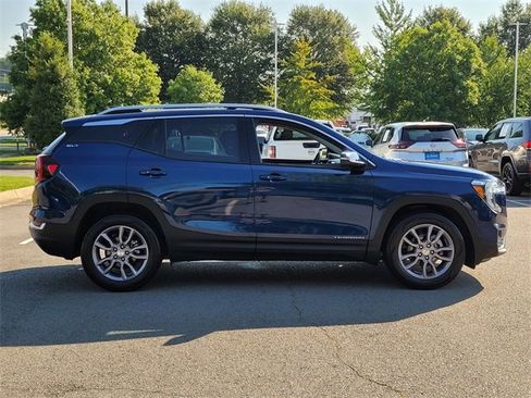 Used 2023 GMC Terrain SLT image 2