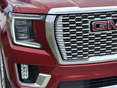Used 2024 GMC Yukon Denali w/ Advanced Technology Package AWD/4WD image 10