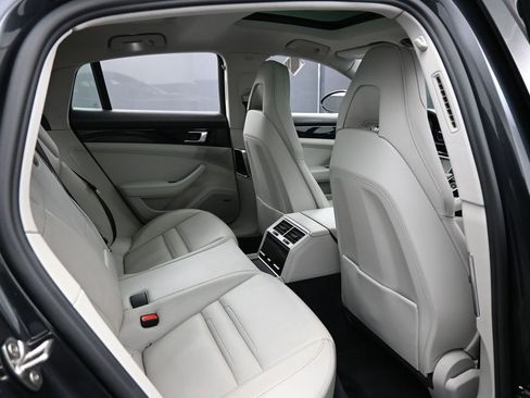 Certified 2018 Porsche Panamera 4S image 28