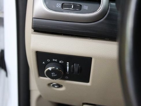 Used 2022 Jeep Grand Cherokee Laredo E AWD/4WD image 12