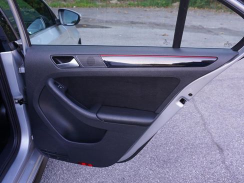 Used 2015 Volkswagen Jetta GLI SE FWD image 23
