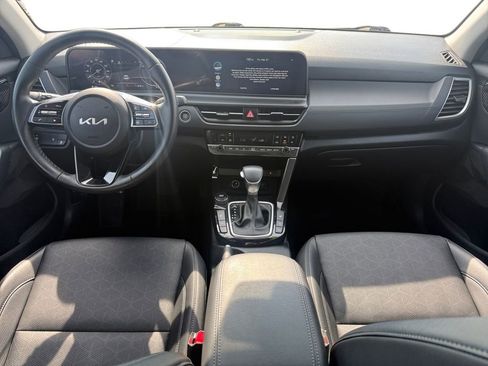 Used 2025 Kia Seltos EX w/ EX Sunroof Package image 12