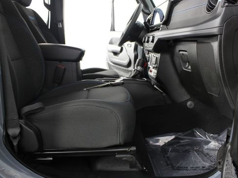 Used 2025 Jeep Wrangler Unlimited Rubicon 4xe AWD/4WD image 19