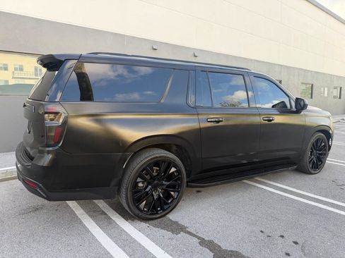 Used 2021 Chevrolet Suburban LT RWD image 4