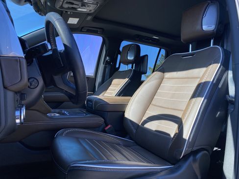 Used 2025 GMC Yukon Denali Ultimate image 7