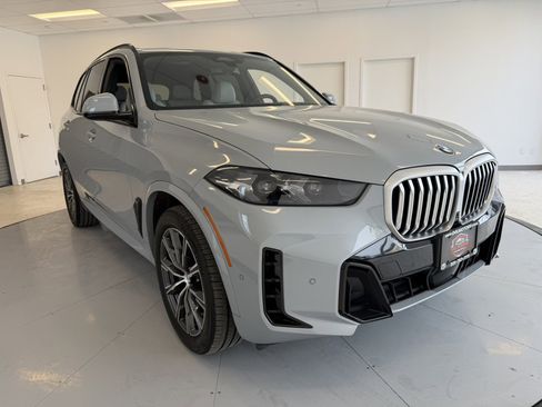 Used 2024 BMW X5 xDrive40i w/ M Sport Package image 1