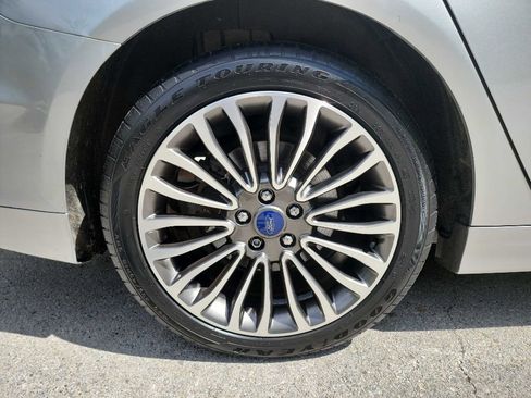 Used 2017 Ford Fusion SE w/ Fusion SE Technology Package FWD image 9