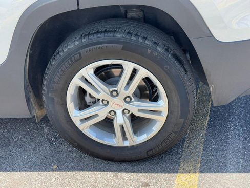 Used 2024 GMC Terrain SLE image 7