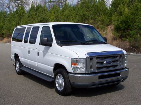 Used 2011 Ford E-350 and Econoline 350 XLT image 4
