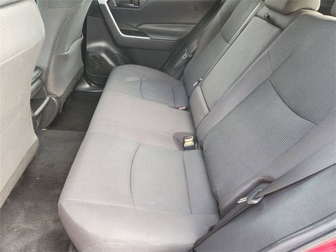 Used 2021 Toyota RAV4 LE image 13