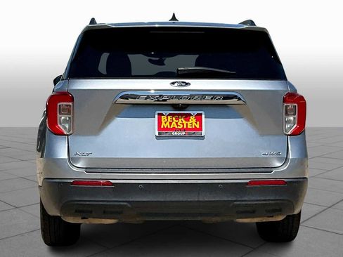 Used 2022 Ford Explorer XLT image 4