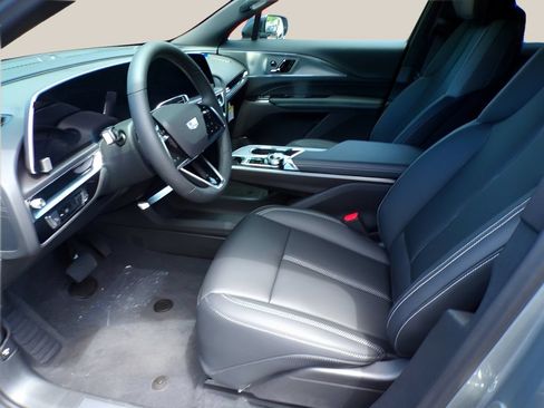 Used 2024 Cadillac Lyriq Tech w/ Driver Assist Package AWD/4WD image 7