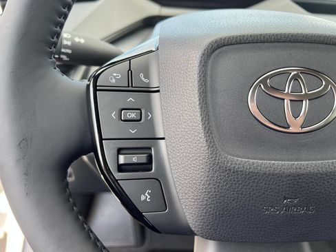 Certified 2025 Toyota Prius XLE FWD image 20