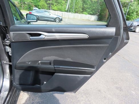 Used 2020 Ford Fusion SE FWD image 20