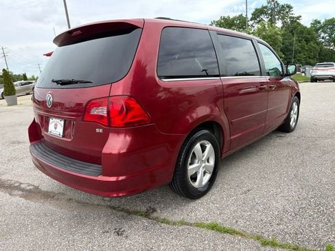 Used 2011 Volkswagen Routan SE FWD image 6
