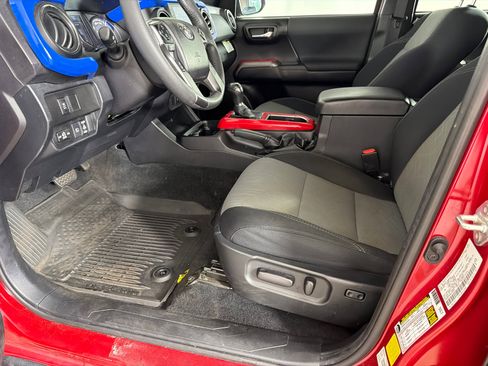Used 2021 Toyota Tacoma TRD Sport RWD image 6