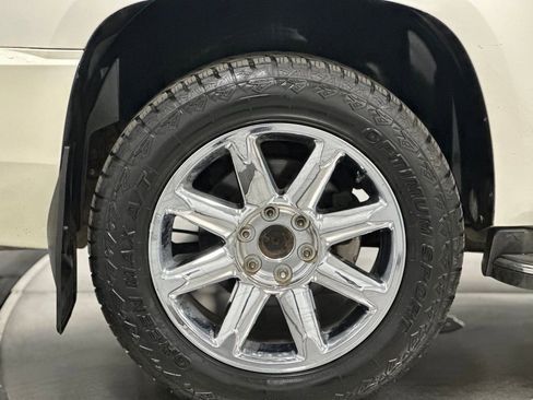 Used 2011 GMC Yukon XL Denali image 31