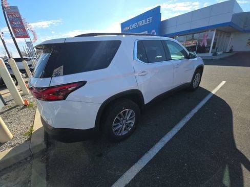 Certified 2023 Chevrolet Traverse LT image 3