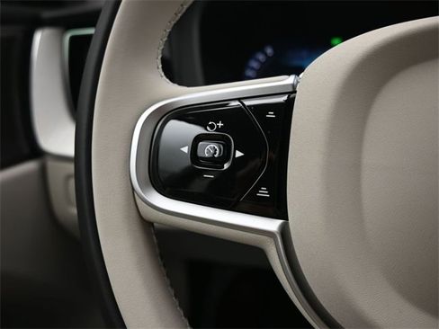 New 2026 Volvo XC60 B5 Ultra w/ Protection Package Premier image 25