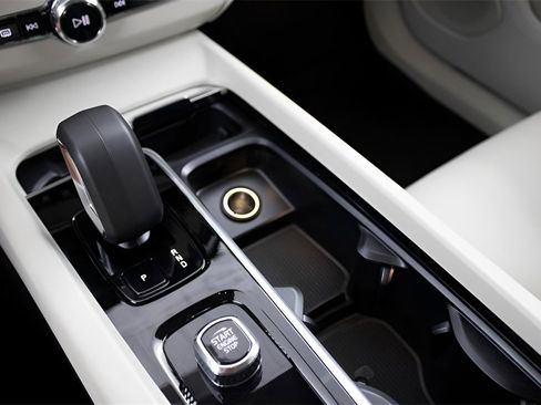 Certified 2025 Volvo XC60 T8 Core w/ Protection Package Premier image 26