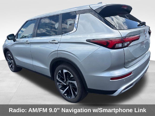 Used 2024 Mitsubishi Outlander SE Black Edition FWD image 3