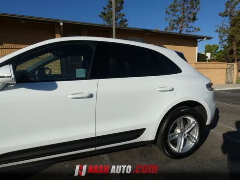 Used 2024 Porsche Macan AWD/4WD image 13